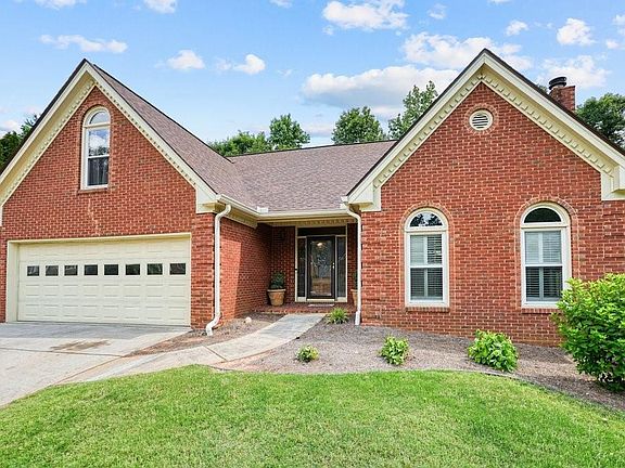 3rd image of 300 Shelli Ln