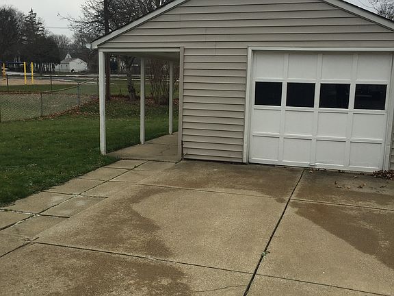 Garage with Awning!!!