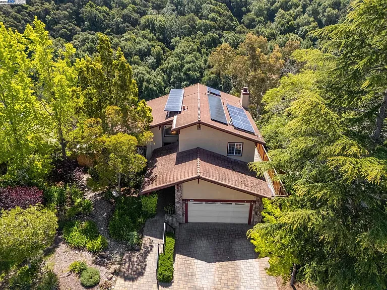 3483 Skyline Dr — Photo 17