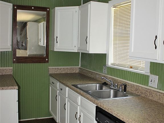 4th image of 875 Westwood Dr
