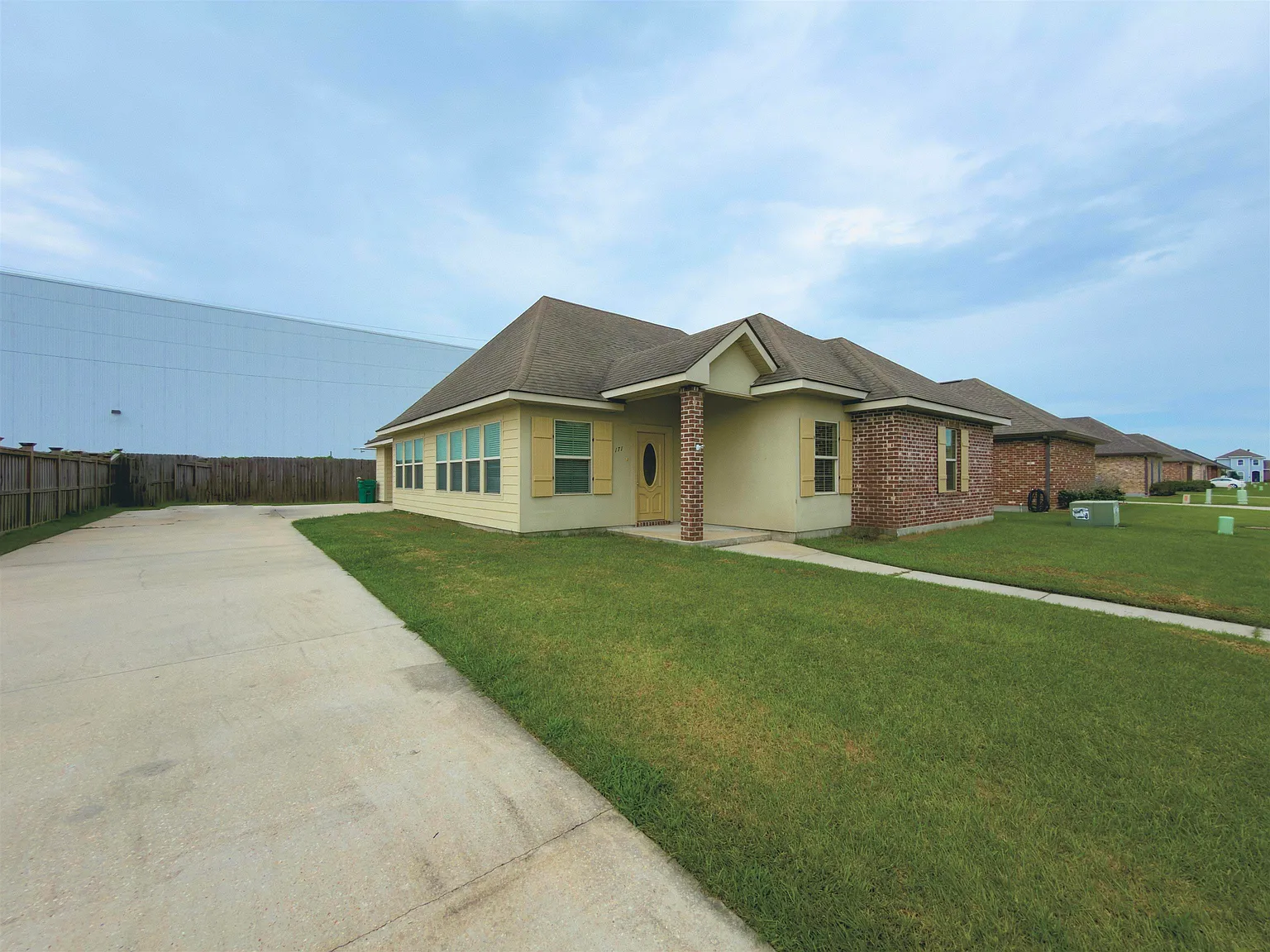 3 bed, 1575 sqft, $1,900 — Photo 2