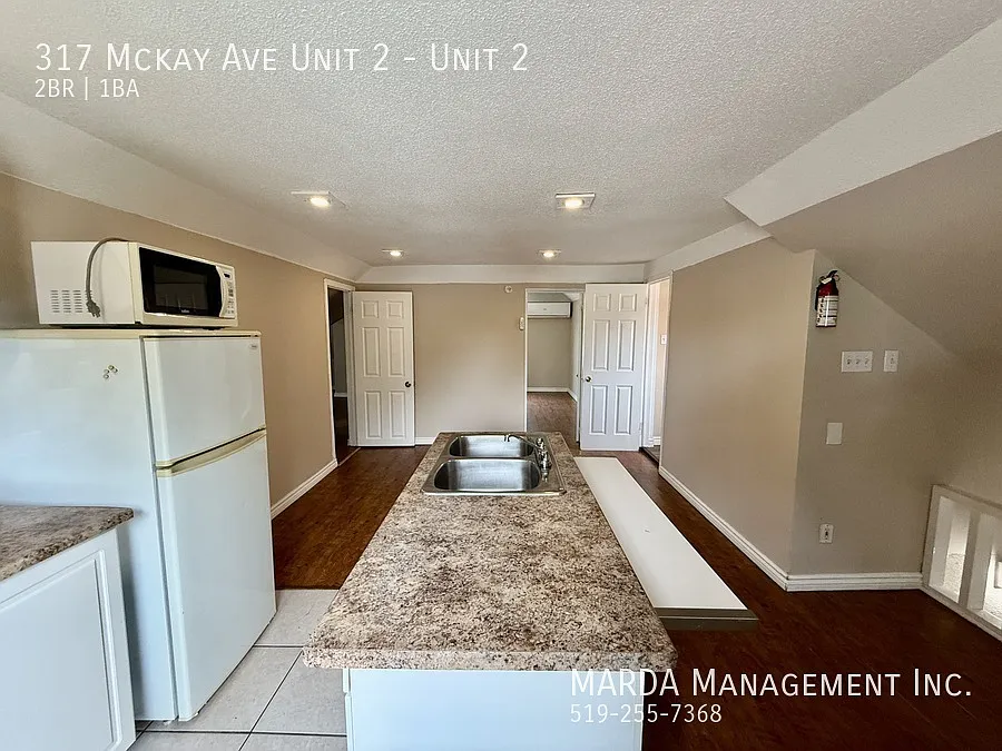 Charming 2 Bed/1 Bath Between West Windsor + Hydro — Photo 2