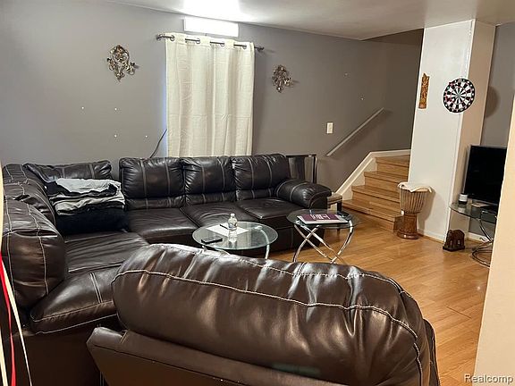 3rd image of 35485 Townley Dr