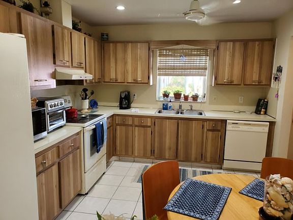 5th image of 784 Nantucket Cir APT A