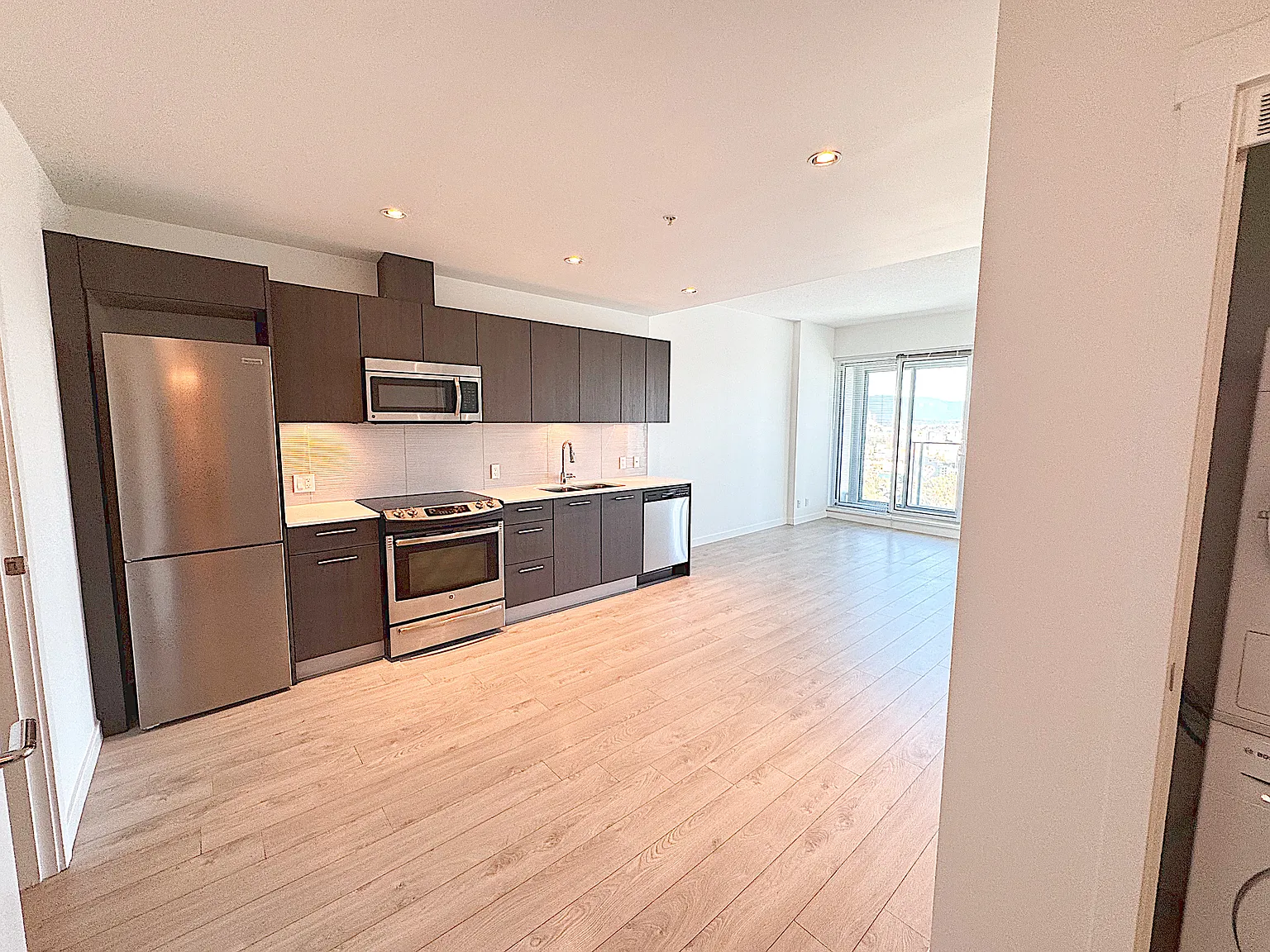 97 W Georgia St #1908 photo 1