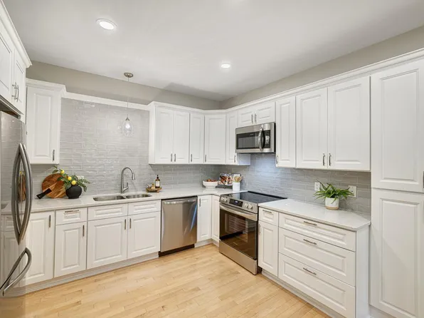 1830 Eagle Ridge Dr APT 2005, Mendota Heights, MN 55118