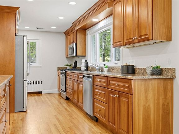 5th image of 31 Huckleberry Hill Rd