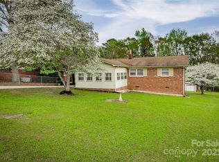 233 Raintree Rd, Great Falls, SC 29055