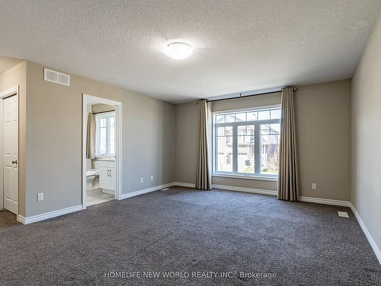 452 Avens St — Photo 11