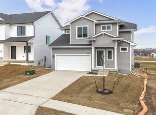 16615 Mill Pond Dr, Urbandale, IA 50323