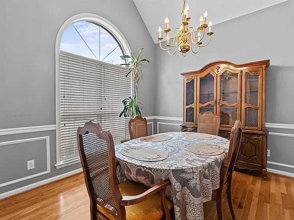 4th image of 1523 Clover Ave
