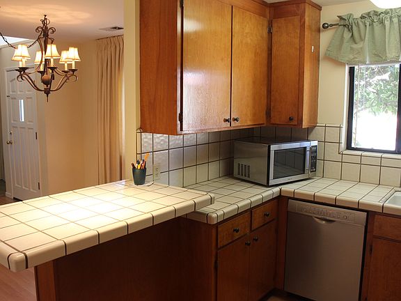 4th image of 1241 Mills St