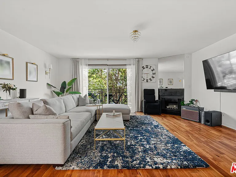 11907 Darlington Ave #101 — Photo 4