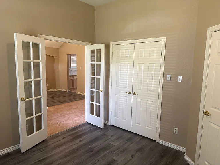 9200 Fairwood Ct — Photo 8