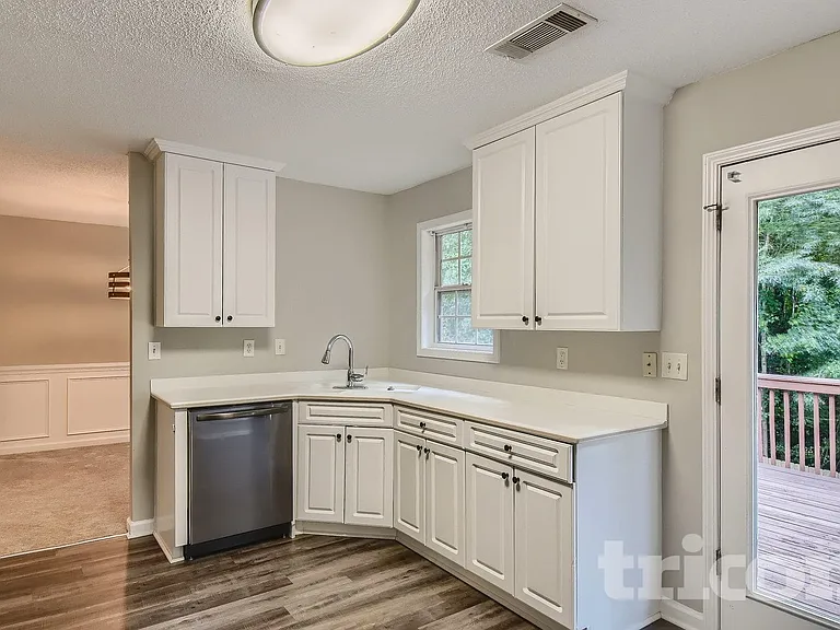 1309 Vine Cir — Photo 4