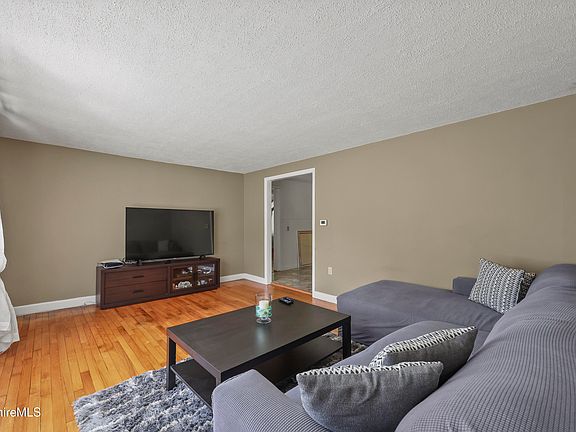 5th image of 83 Summer St