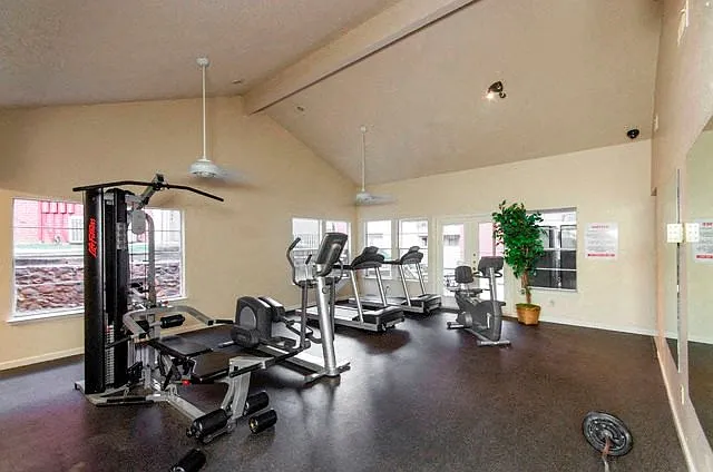 24 Hour Athletic / Fitness Center with Cardio Machines and Weight Machines