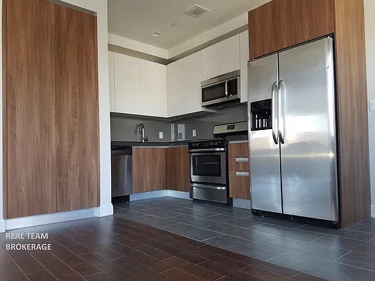 Rented by Real Team Brokerage | media 13