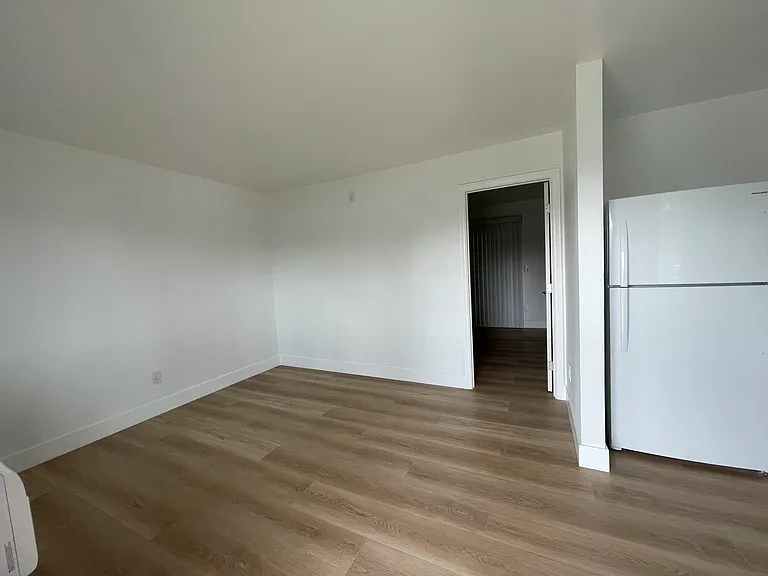 1221 E Beechwood St #3B — Photo 4