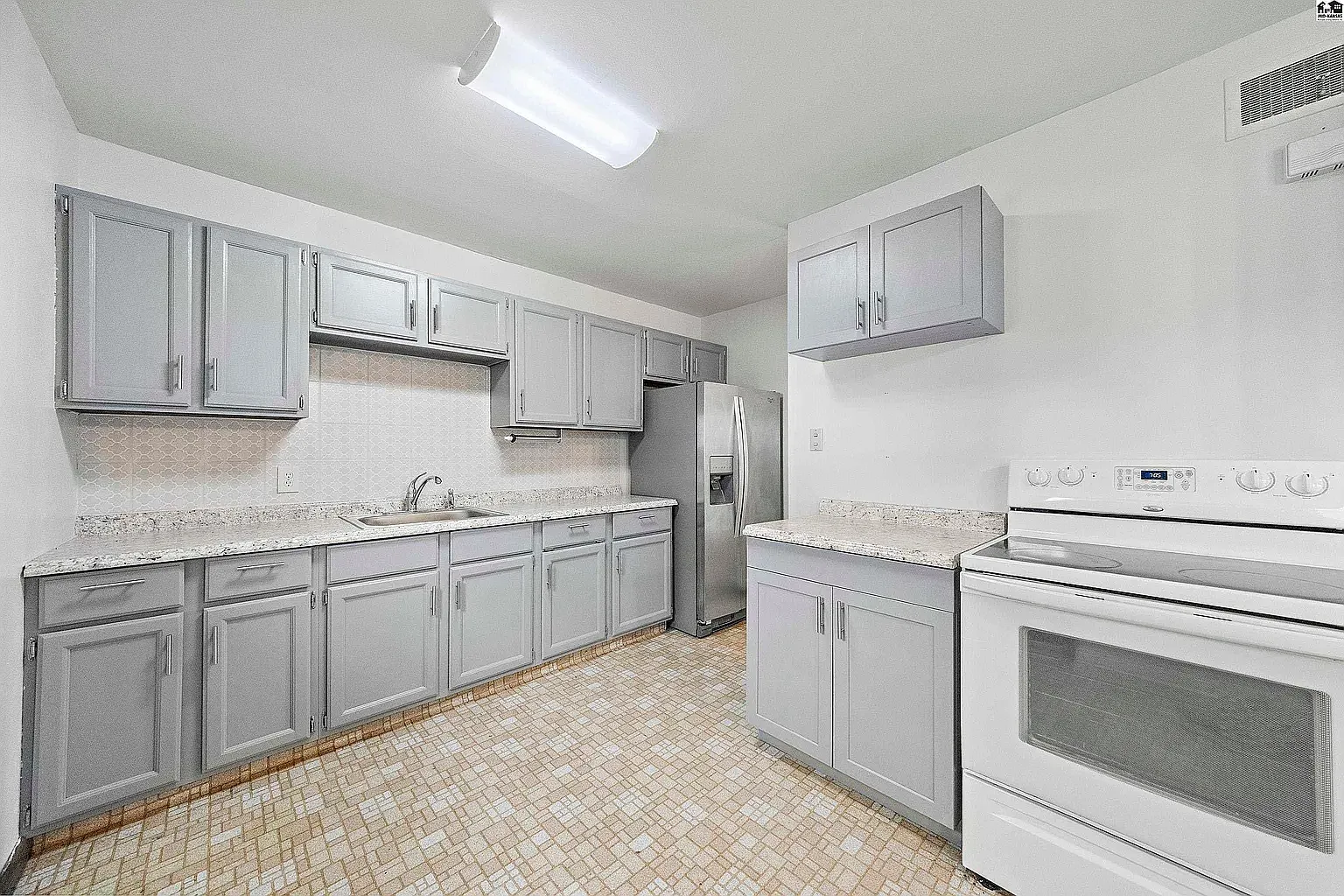 3 bed, 1232 sqft, $1,350 — Photo 1