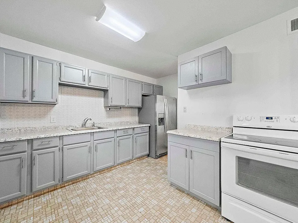 28 Faircrest Dr