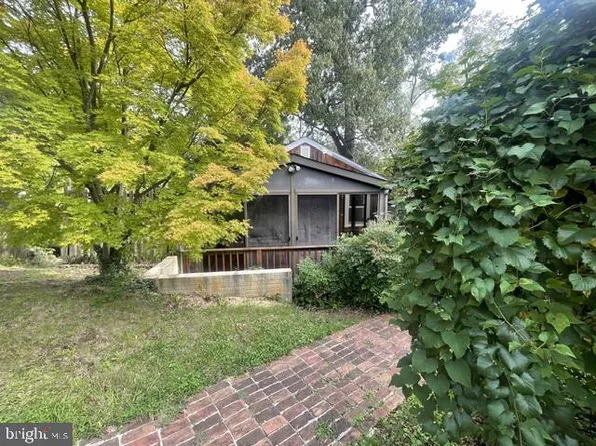 7208 Hickory St, Falls Church, VA 22043