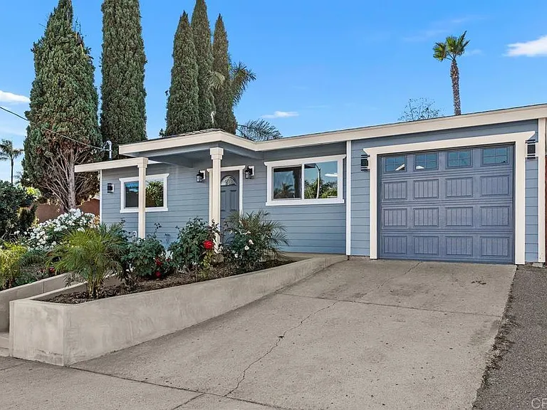 2839 Emerald Dr — Photo 3