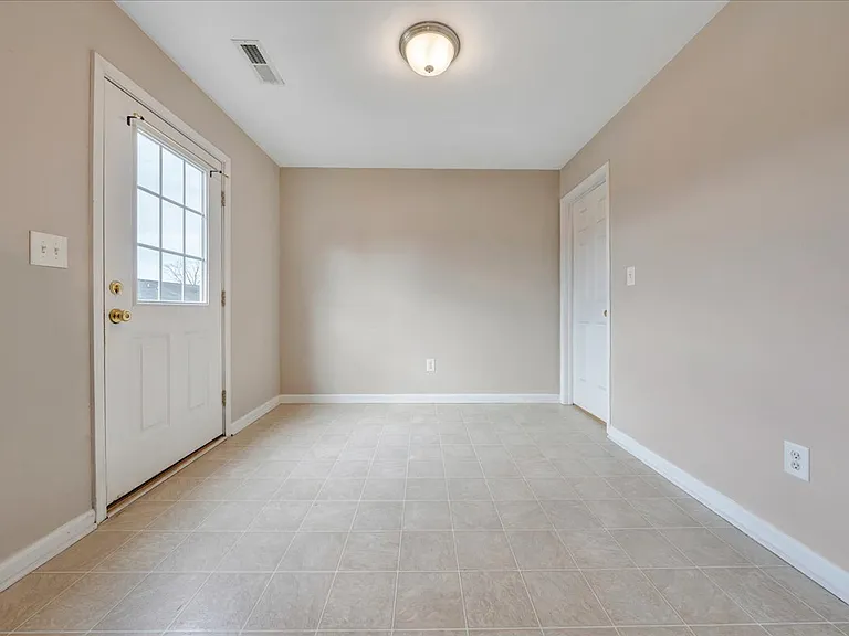 130 Salem Ln — Photo 10