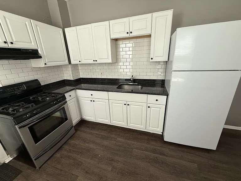 537 Newton Ave — Photo 4