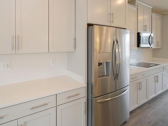 2nd image of 224 Van Buren St #224