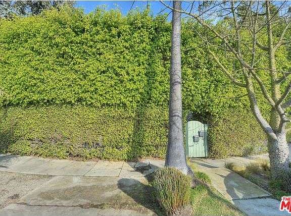 2nd image of 2300 Oakwood Ave