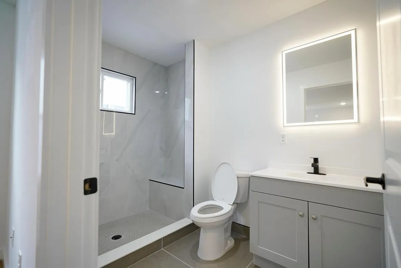 712 Seaport Dr — Photo 3