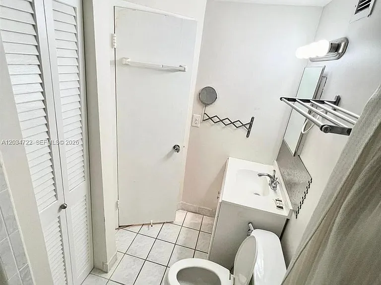 905 Brickell Bay Dr #1422 — Photo 14