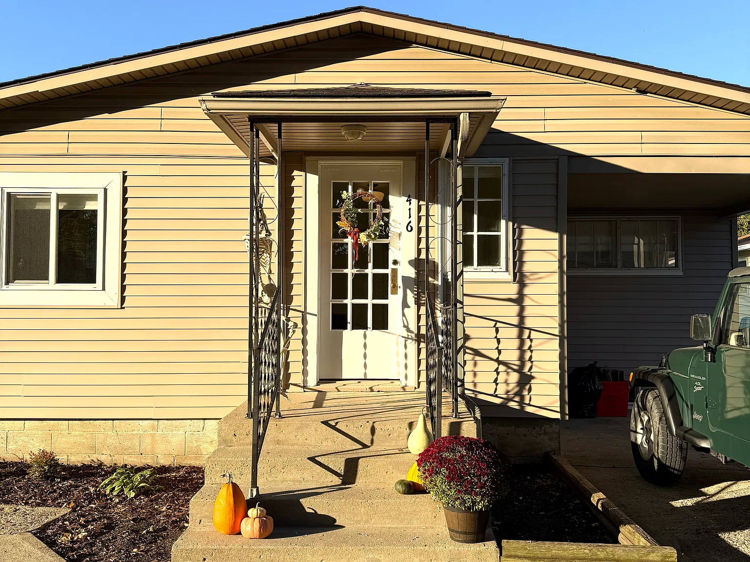 2 bed, 890 sqft, $1,350 — Photo 1