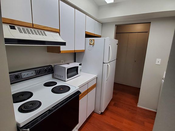 4th image of 758 E Fox Hills Dr #758