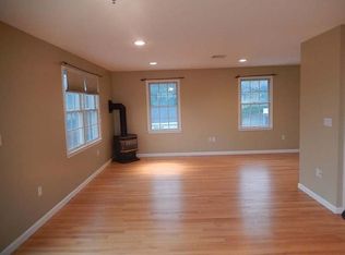 25 Skyline Dr, Malden, MA 02148