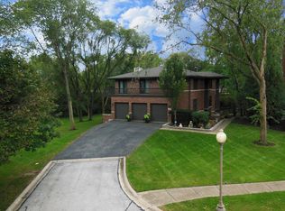 520 Creekside Dr, Geneva, IL 60134