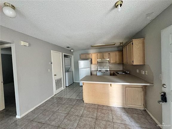 2nd image of 1804 Oasis Dr #307