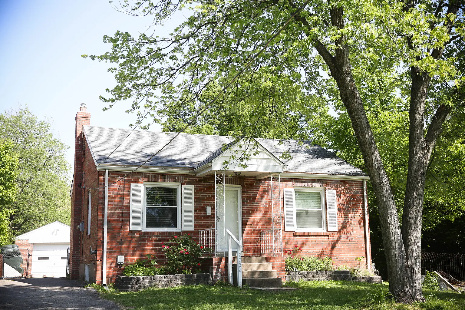 2724 Sims Ave photo 1