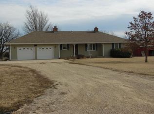 23228 S Davis Rd, Osage City, KS 66523