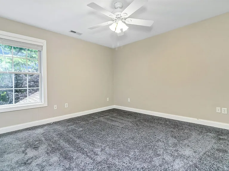 857 W Pointe Dr — Photo 20