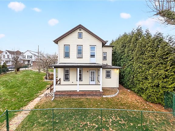 2nd image of 136 1/2 Chess St