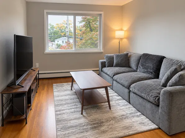 (undisclosed Address), West Warwick, RI 02893
