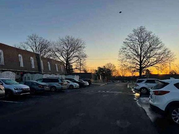 3rd image of 106 La Fontenay Ct