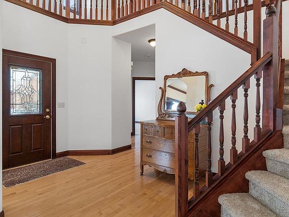 4th image of 145 Victoria CIRCLE