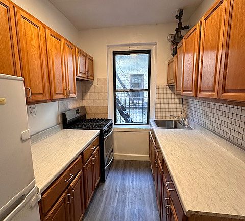 2nd image of 2106 35th St APT 4G
