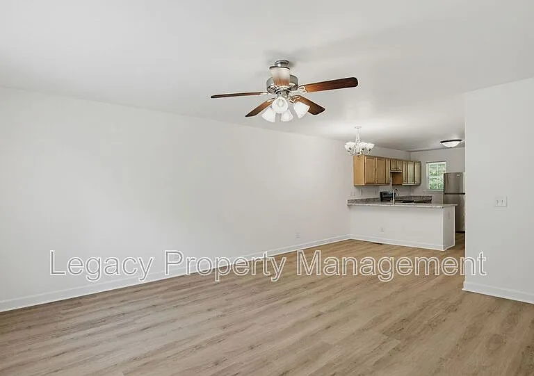 1352 Snow Ct — Photo 3
