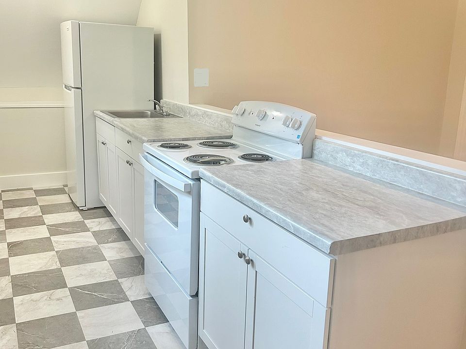 1st image of 444 Glen St #6