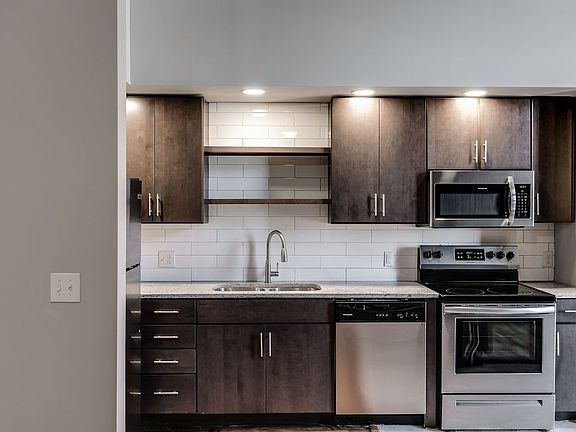 4th image of 20 E Broad St APT 103