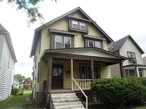 282 Whitethorne Ave photo 1